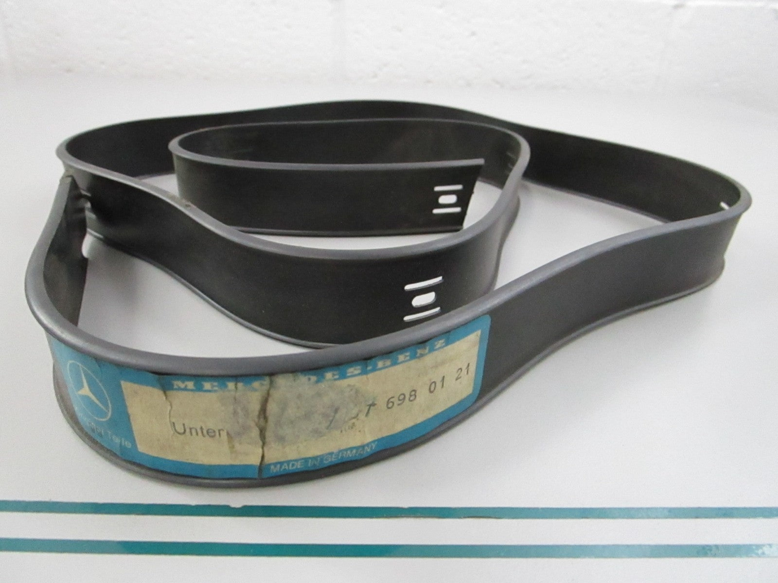 NEW OEM 1076980121 Mercedes-Benz Molding Pad 0810