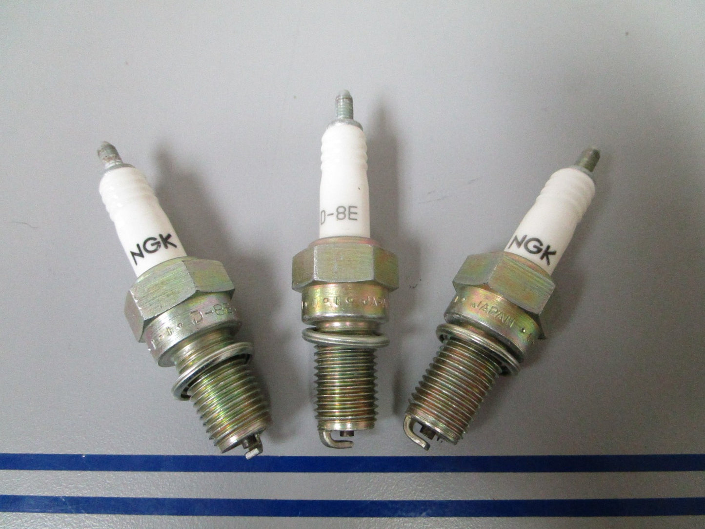 NEW (LOT OF 3) D-8E NGK Spark Plug 0810