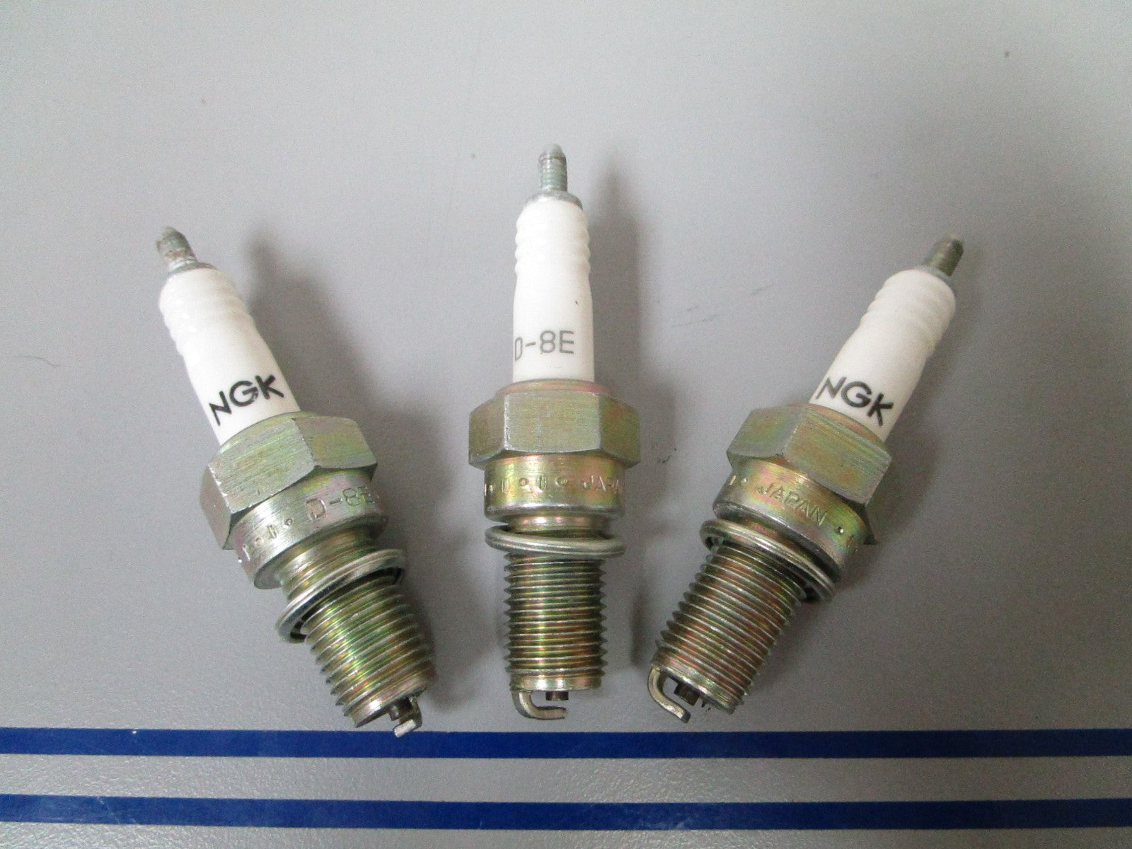 NEW (LOT OF 3) D-8E NGK Spark Plug 0810