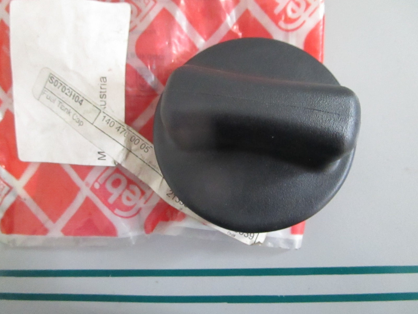 NEW OEM 1404700005 Mercedes-Benz Fuel Tank Cap 0820