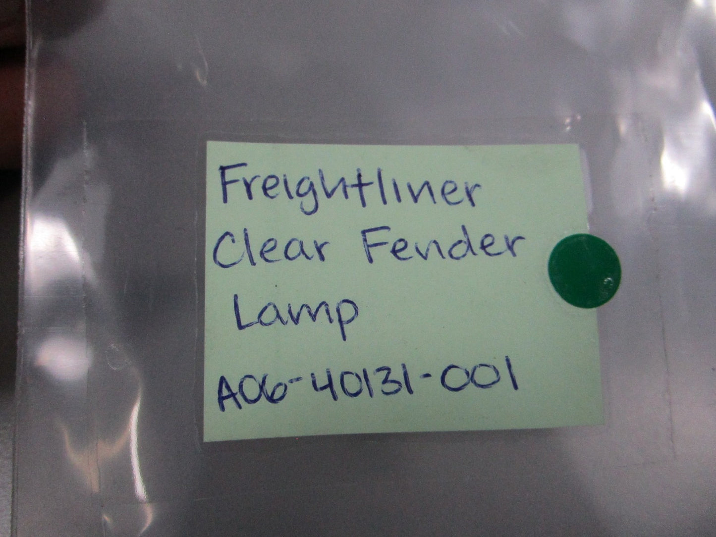 NEW OEM A06-40131-001 Freightliner Clear Fender Lamp 0810