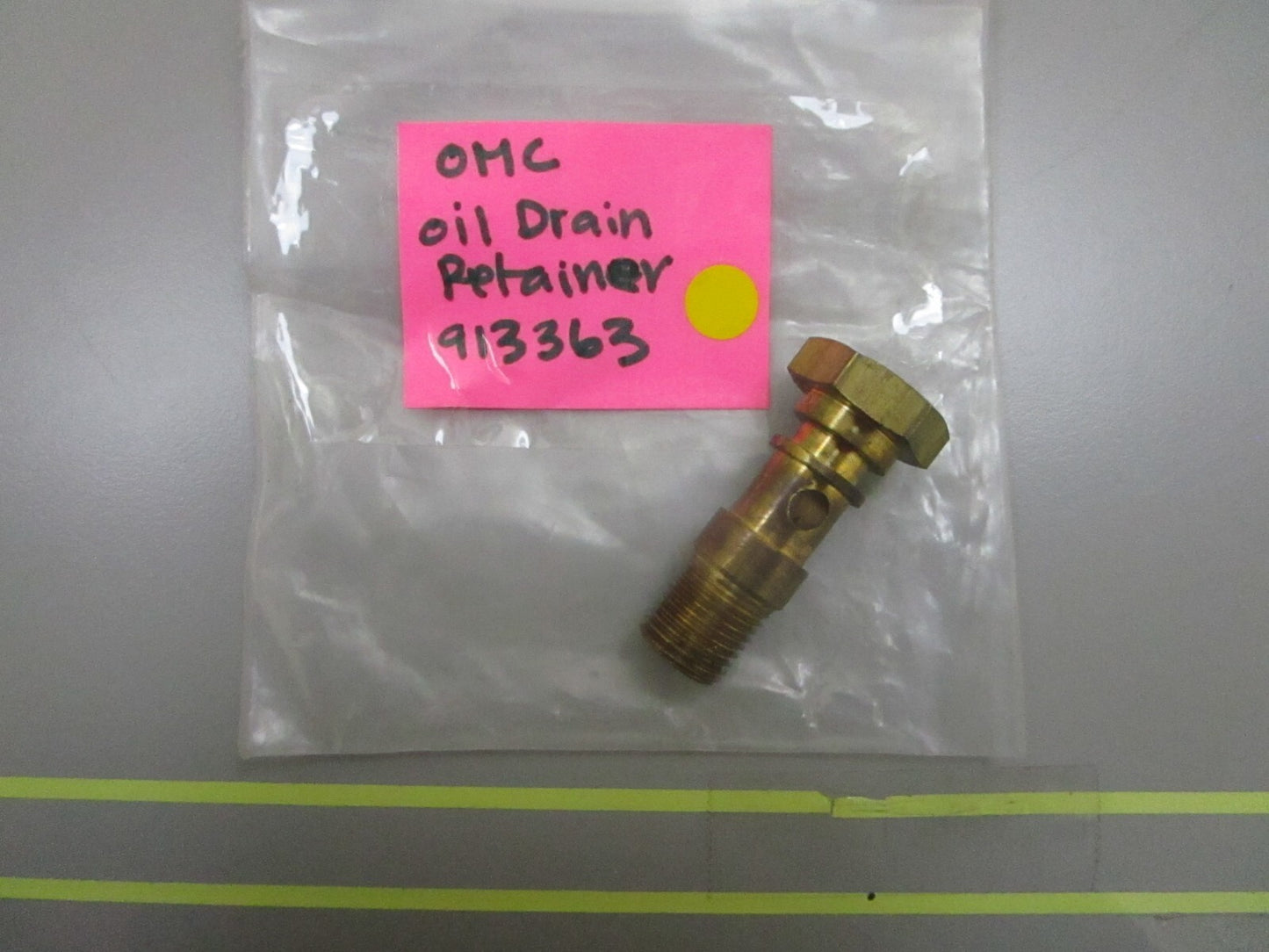 *NEW OEM* 0810 OMC Johnson Evinrude Oil Drain Retainer 913363 0913363