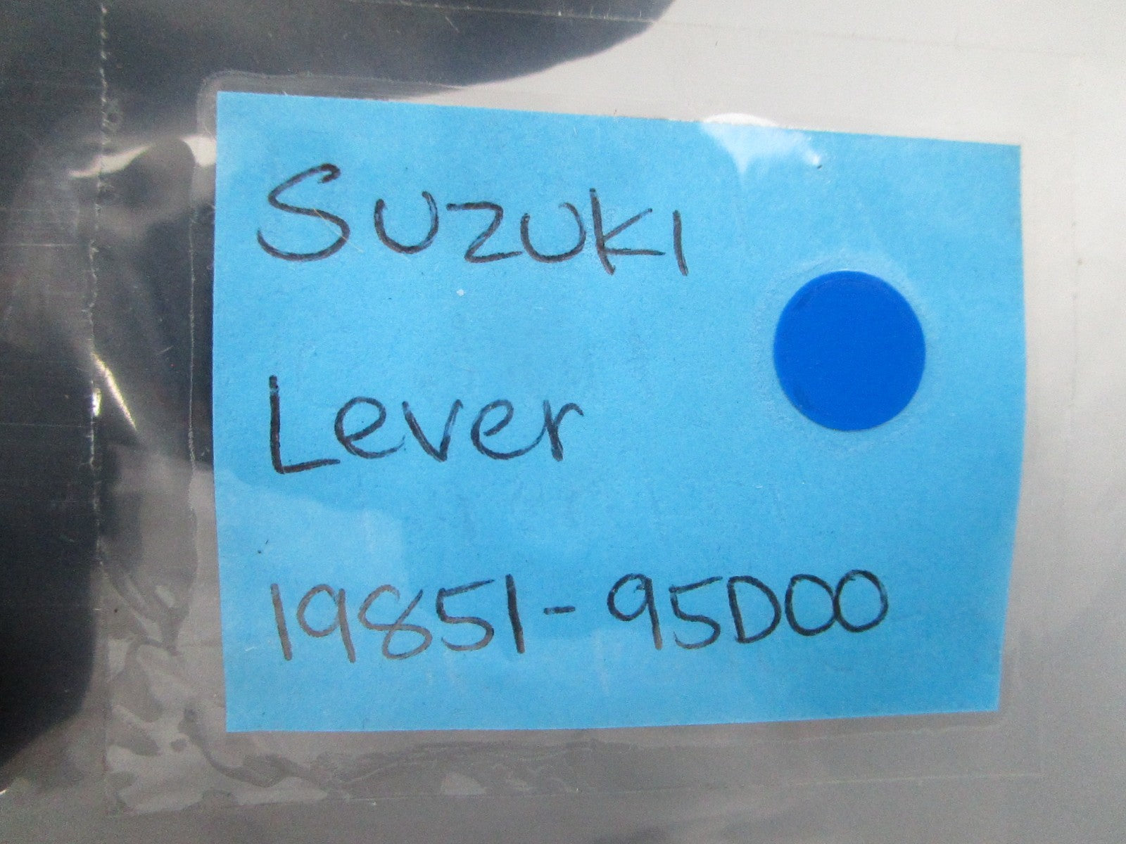 NEW OEM Suzuki 19851-95D00 Lever 0810