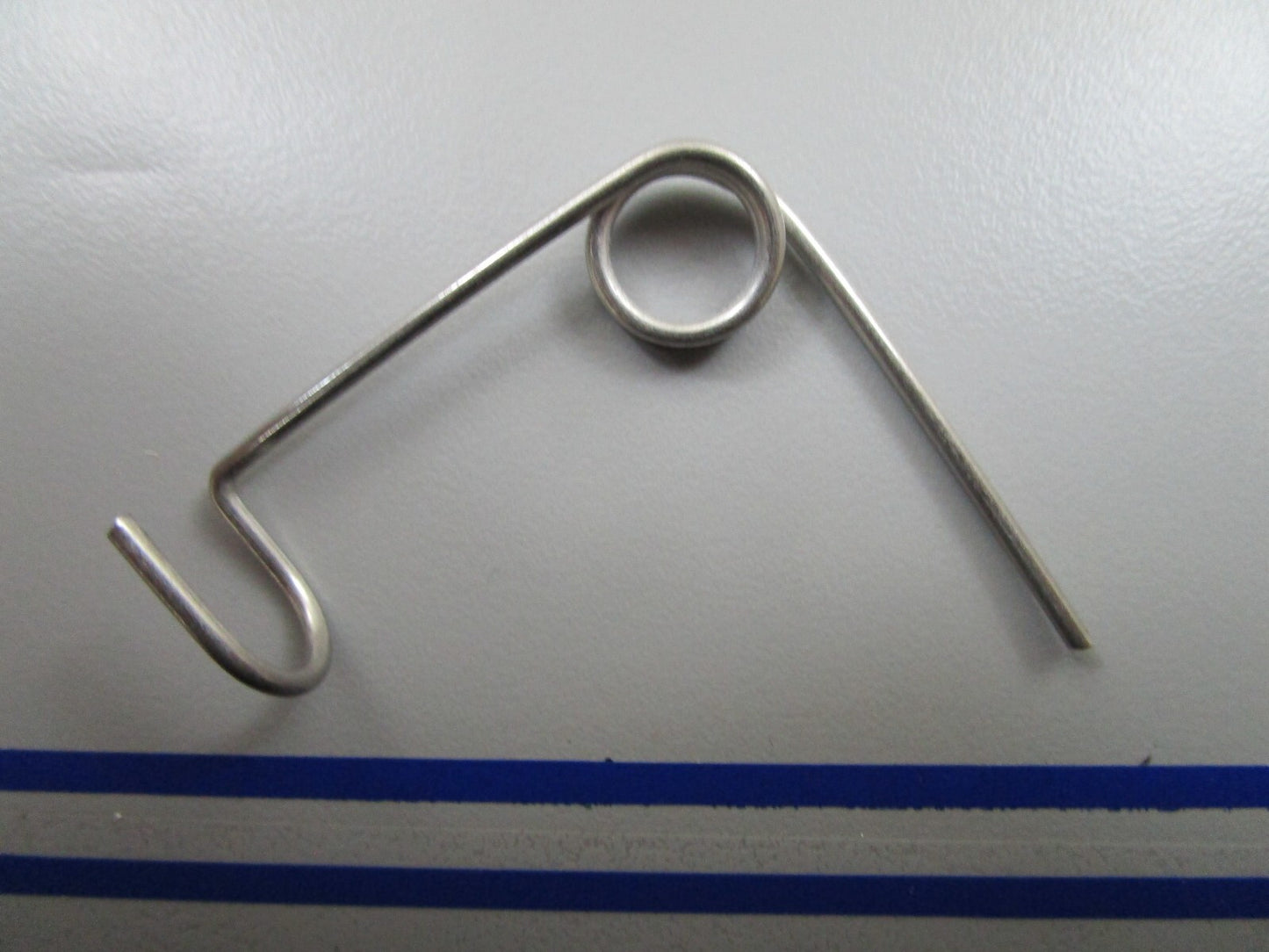 *NEW OEM* 0810 OMC Johnson Evinrude Spring 335297 0335297