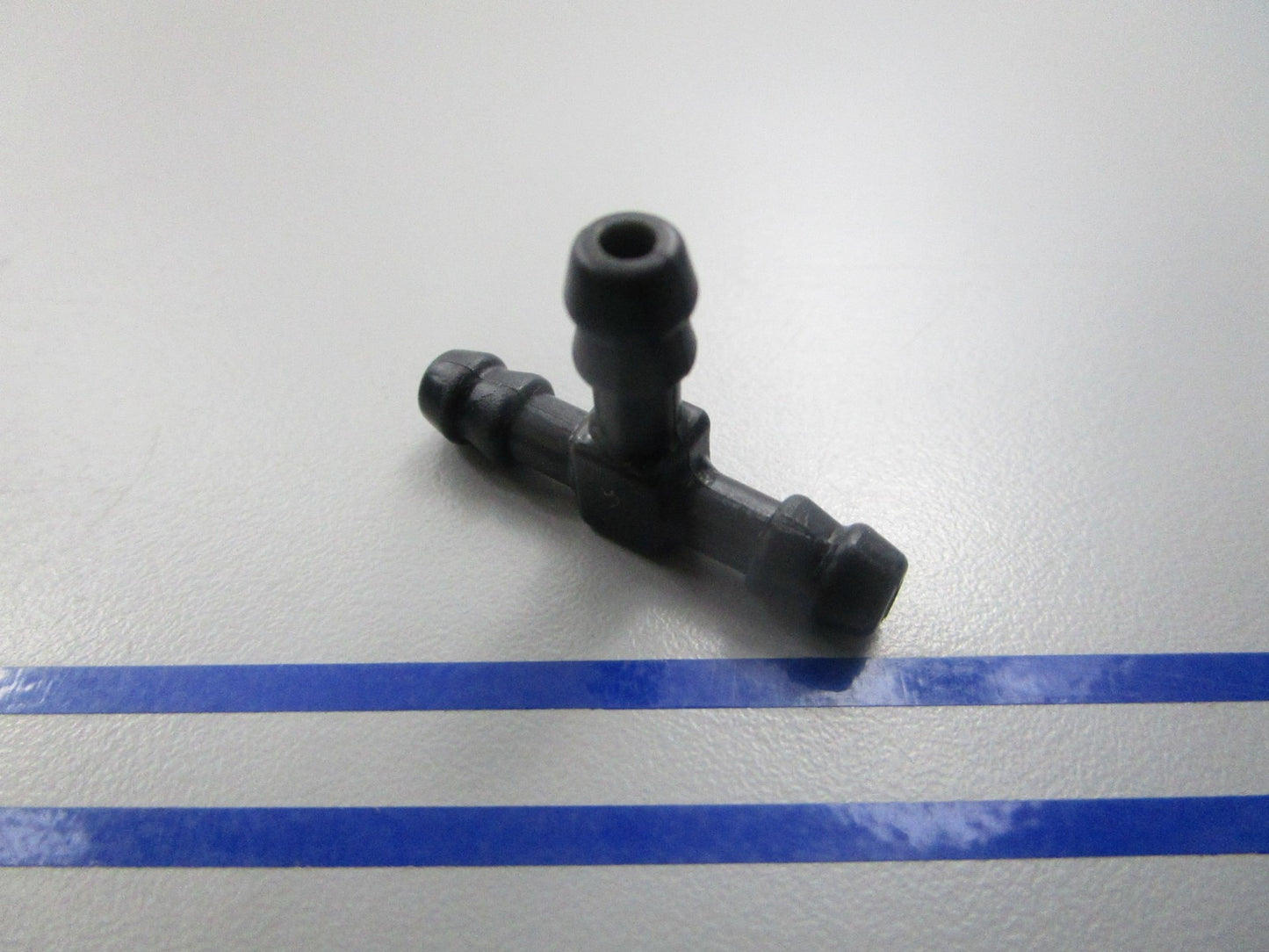 NEW OEM 313537 0313537 OMC Johnson Evinrude Tee Fitting 0810