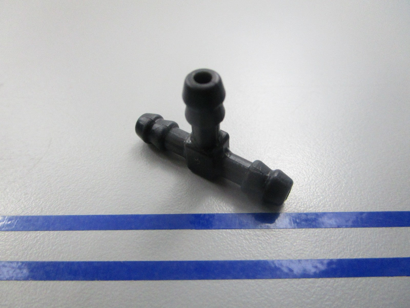 NEW OEM 313537 0313537 OMC Johnson Evinrude Tee Fitting 0810