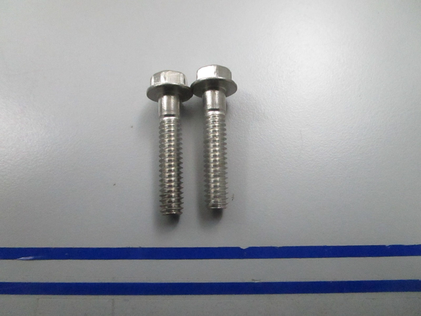 *NEW OEM* (LOT OF 2) 0810 OMC Johnson Evinrude Screw 333676 0333676