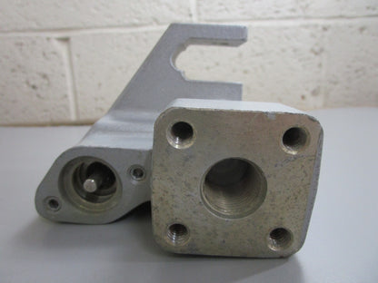 *NEW OEM* 0820 OMC Johnson Evinrude STBD Housing Plug & Spool Valve Ay 984484