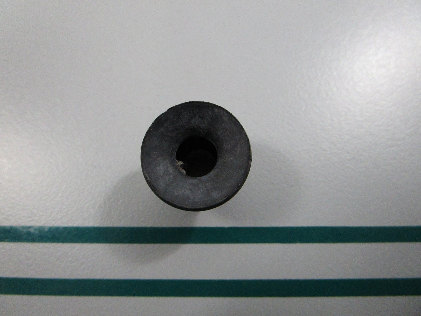 NEW OEM 311439 0311439 OMC Johnson Evinrude Grommet 0810