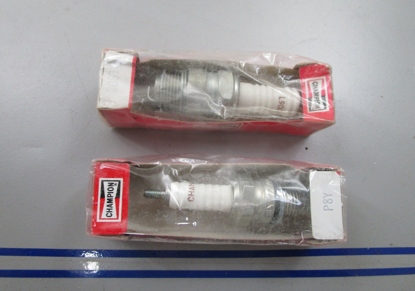 *NEW* (LOT OF 2) 0820 Champion Spark Plug 888 P8Y