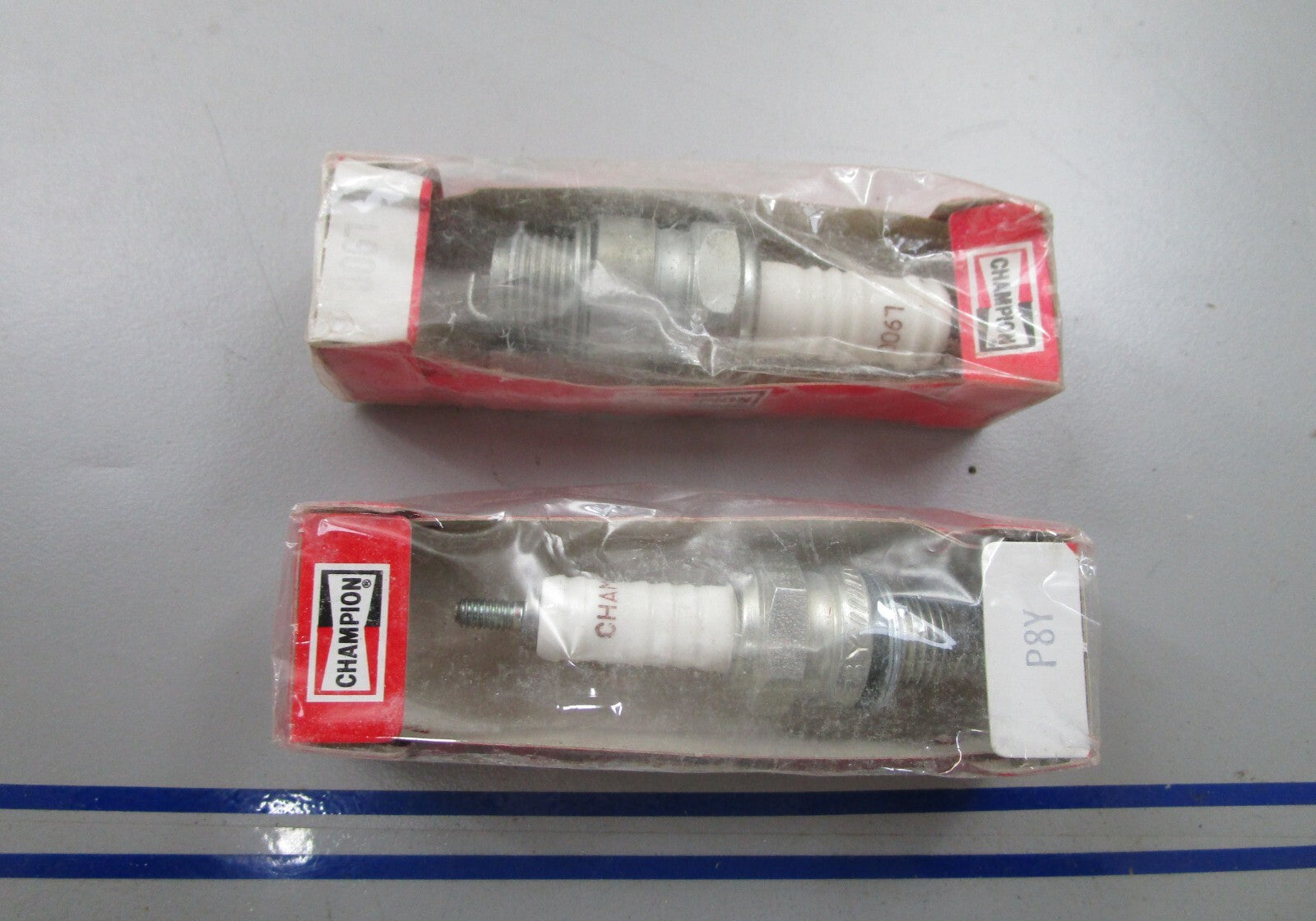 *NEW* (LOT OF 2) 0820 Champion Spark Plug 888 P8Y