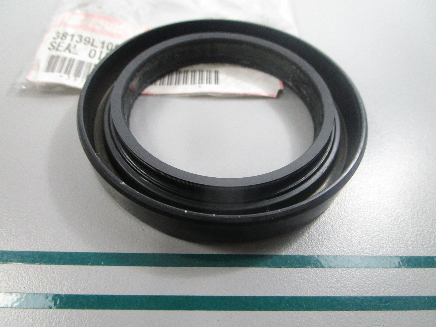 NEW OEM 38139-L1001 UniCarriers Oil Seal 0810
