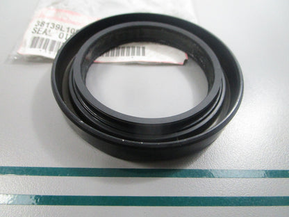 NEW OEM 38139-L1001 UniCarriers Oil Seal 0810