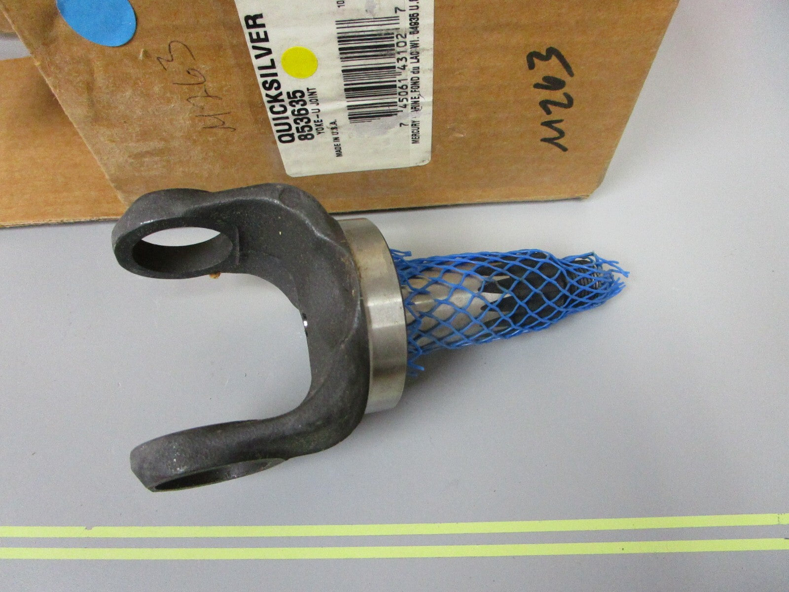 *NEW OEM* 0810 Mercury Quicksilver U-Joint Yoke 853635