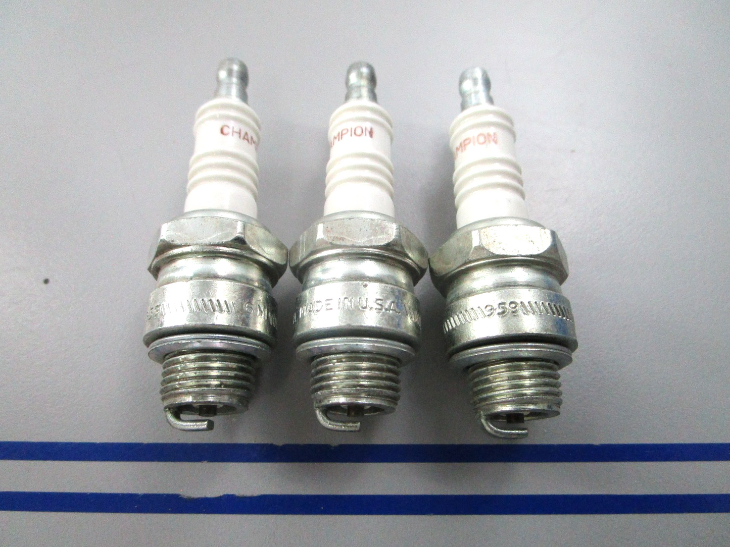 NEW (LOT OF 3) Champion J8C Spark Plug 0810