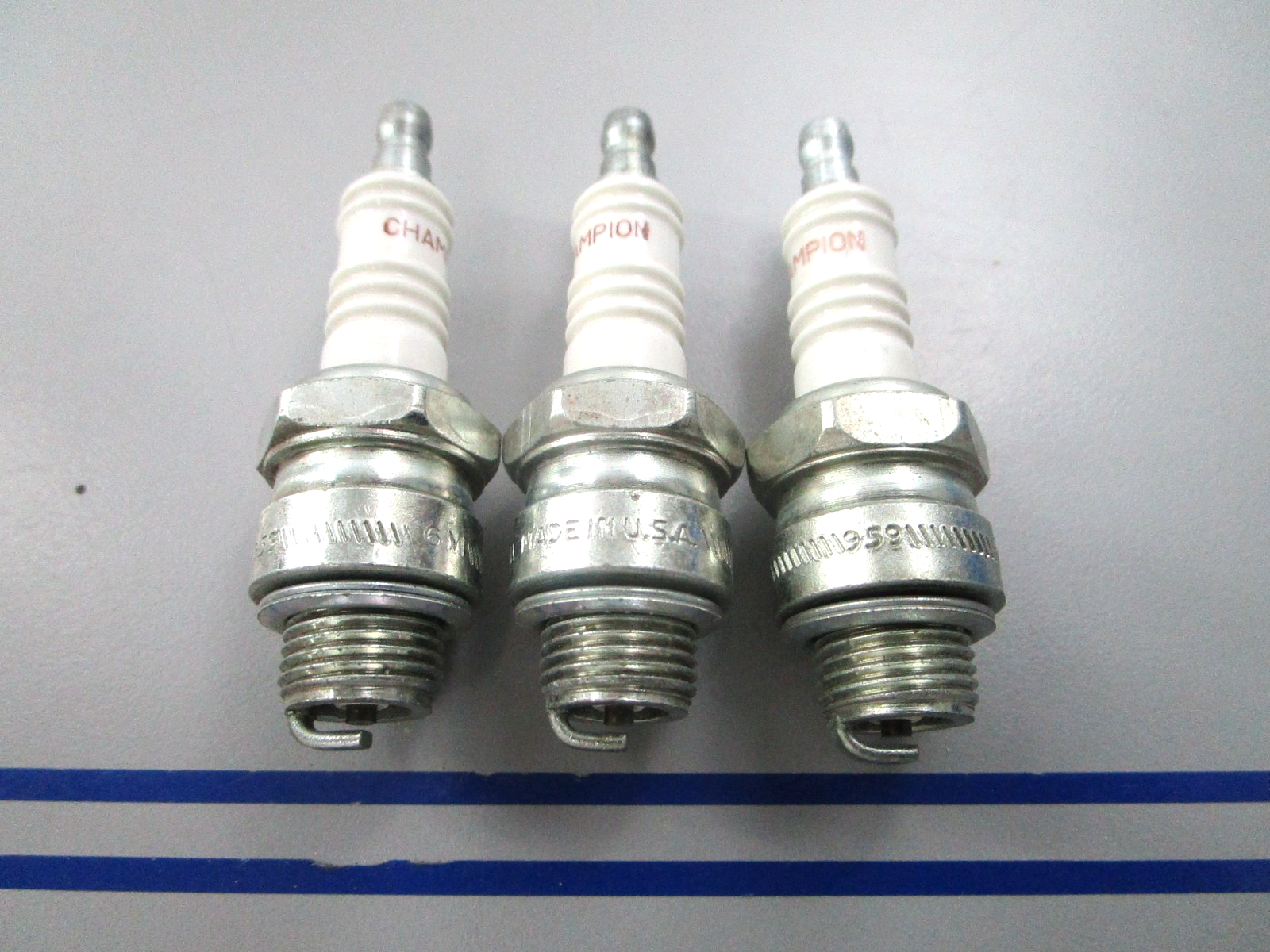 NEW (LOT OF 3) Champion J8C Spark Plug 0810