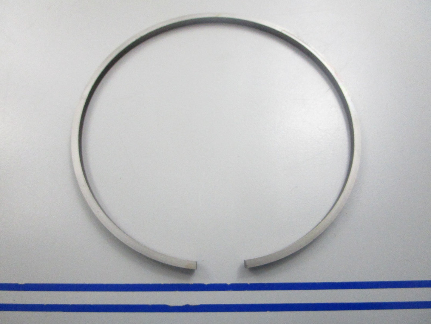 NEW OEM 323749 0323749 OMC Johnson Evinrude Ring 0810