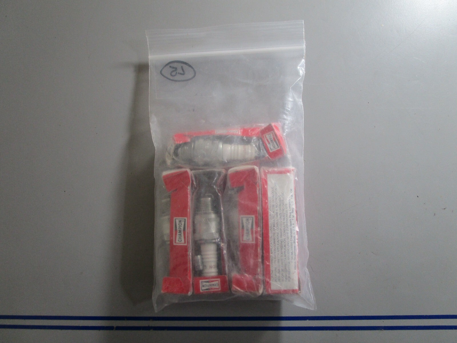 *NEW* (LOT OF 5) 0810 Champion Spark Plug L86C