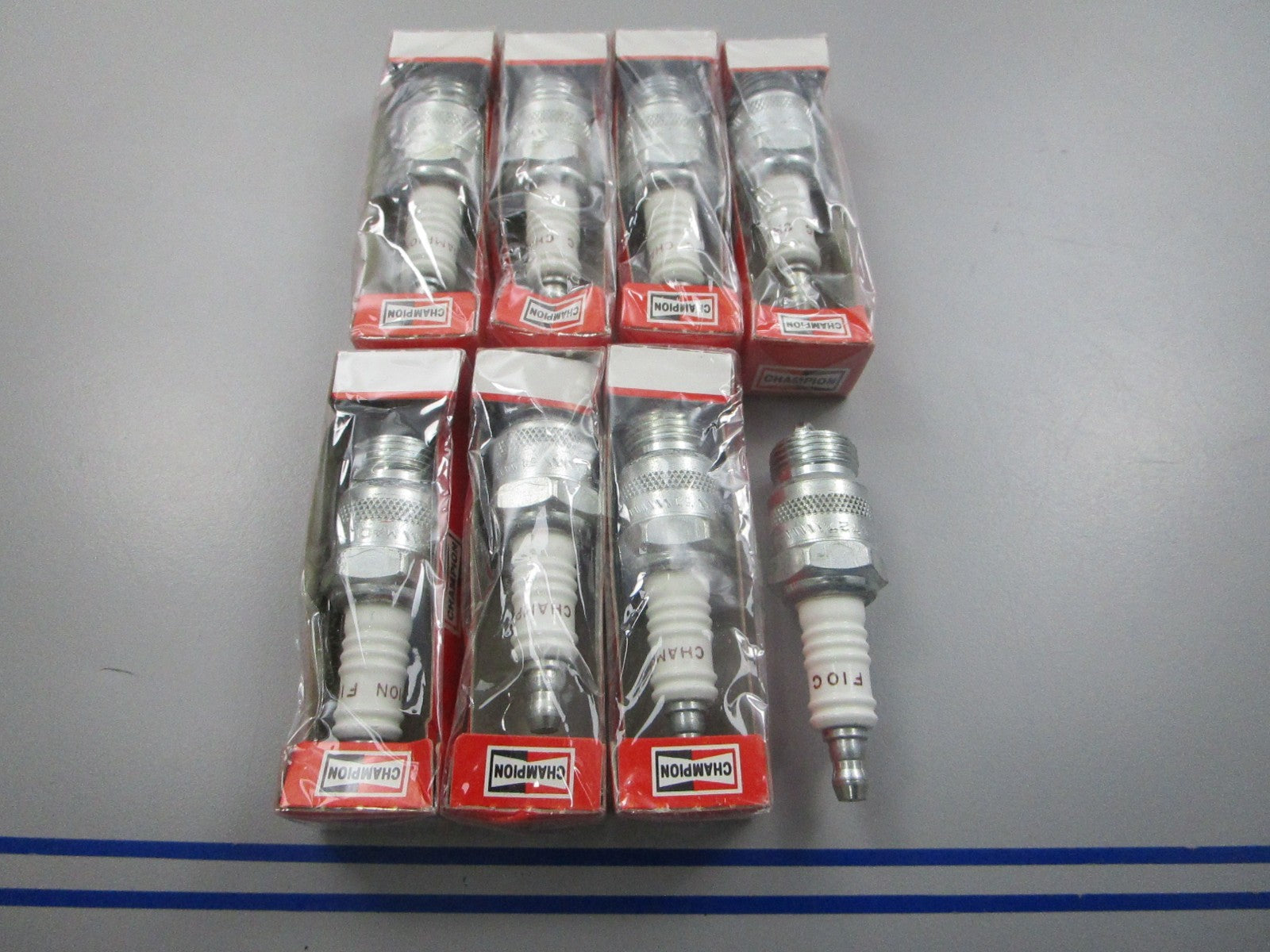 NEW (LOT OF 8) F10C Champion Spark Plug 0810