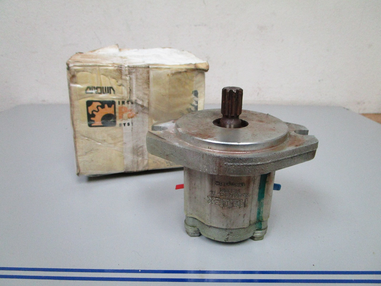 NEW OEM 121201 Crown Hydraulic Pump 0720