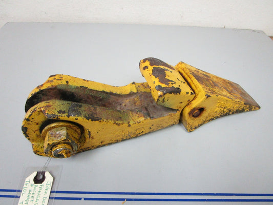 *NEW OEM* 0820 John Deere Fanggs Bucket Tooth & Adapter TF10L T112163