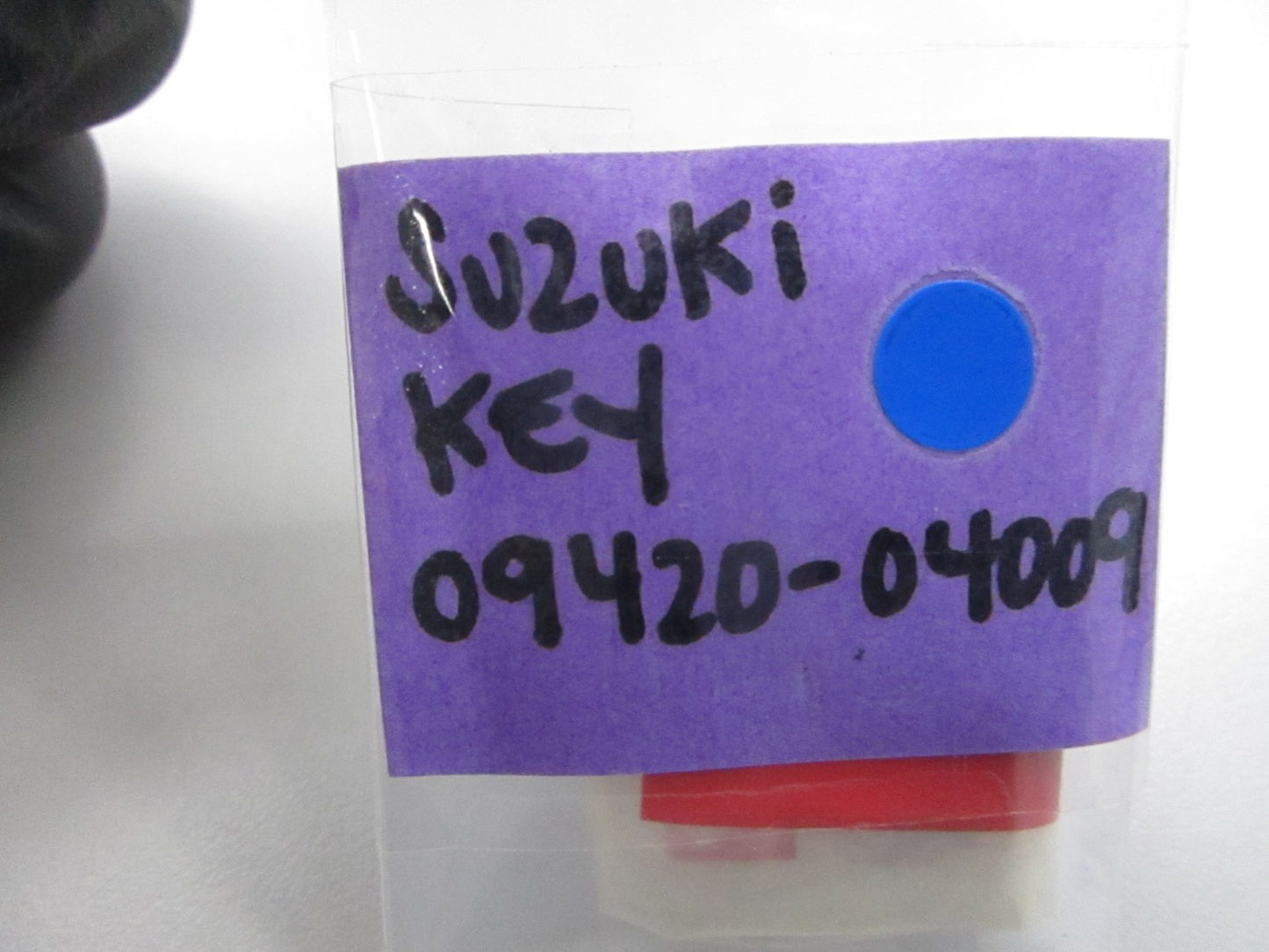*NEW OEM* 0810 Suzuki Key 09420-04009