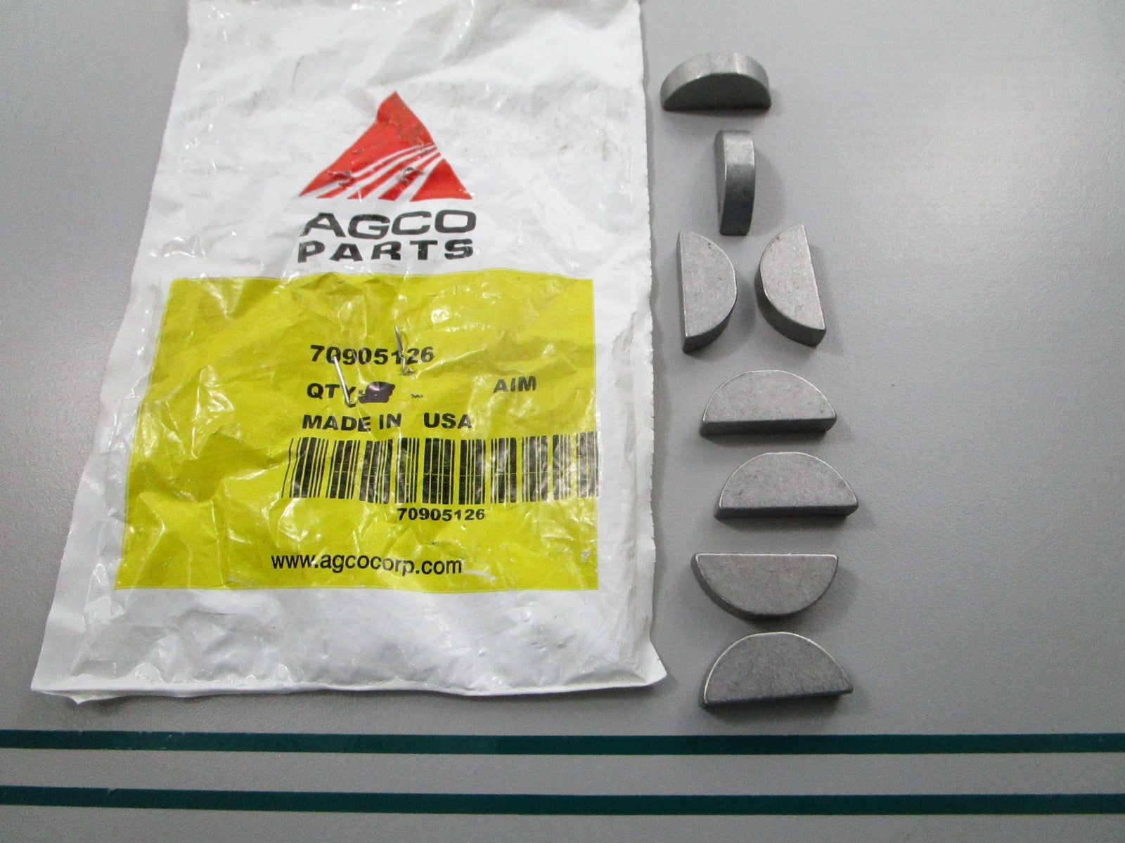 NEW OEM (LOT OF 8) 70905126 AGCO Woodruff Key 0810