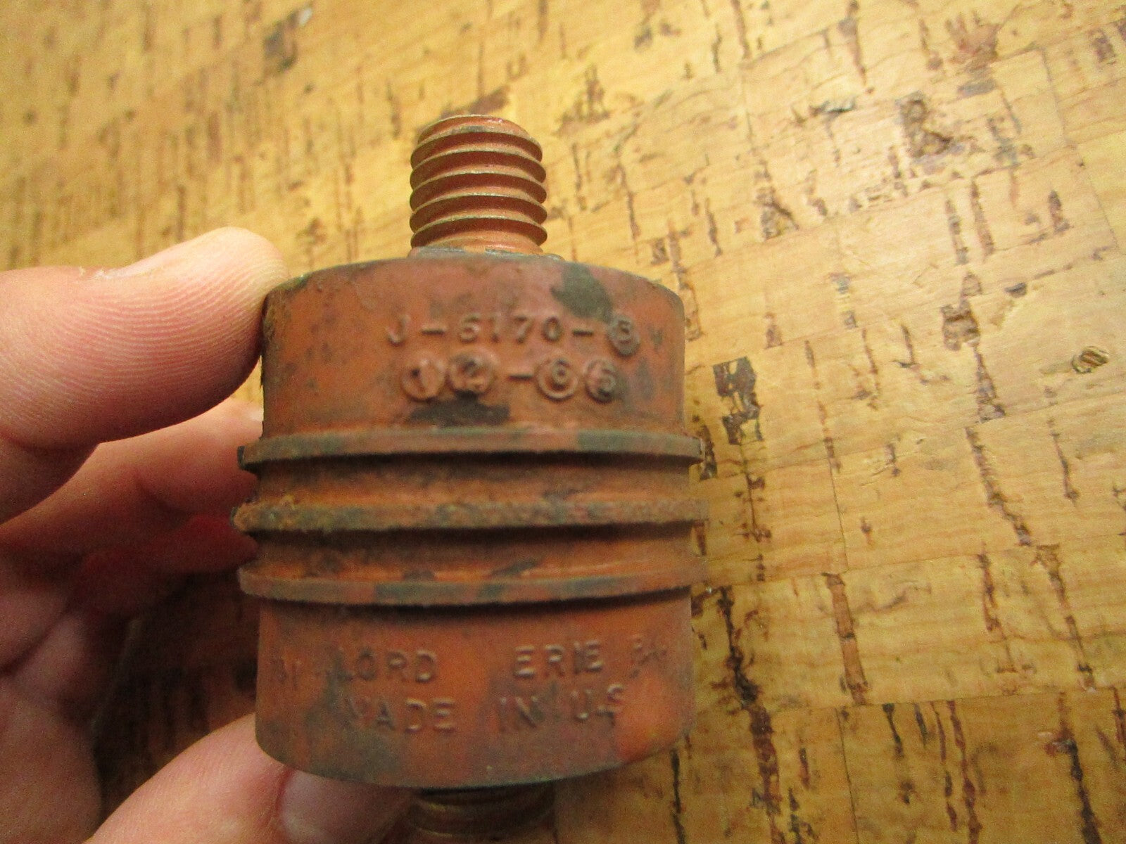 *NEW OEM* 0810 OMC Johnson Evinrude Rubber Mount 303882 0303882