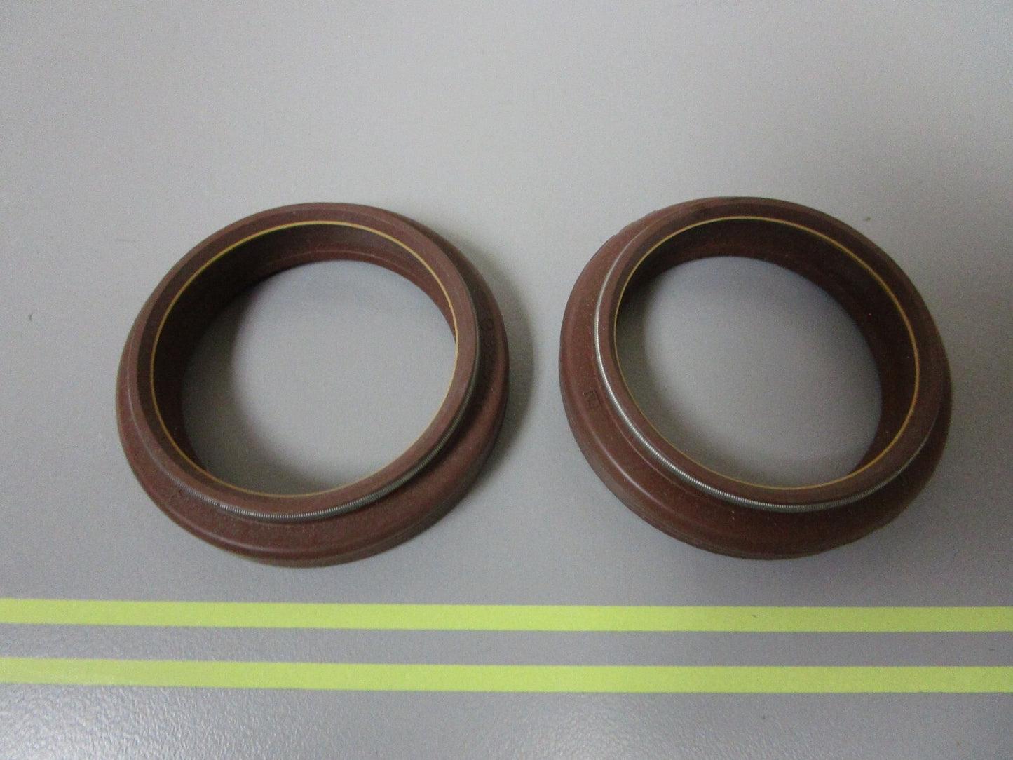 *NEW OEM* (LOT OF 2) 0810 OMC Johnson Evinrude Seal 332942 0332942