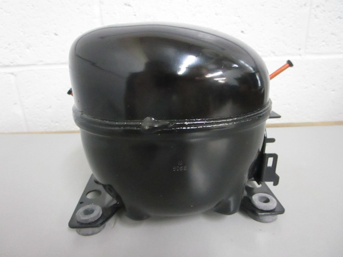 *NEW OEM* 0820 Electrolux Compressor Assy 5304519758