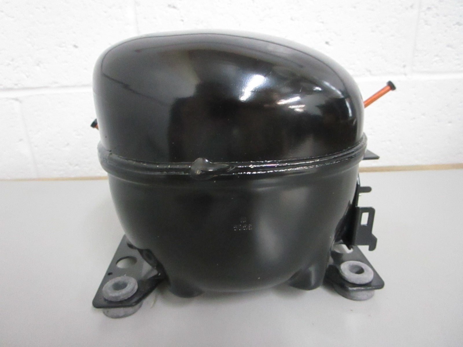 *NEW OEM* 0820 Electrolux Compressor Assy 5304519758