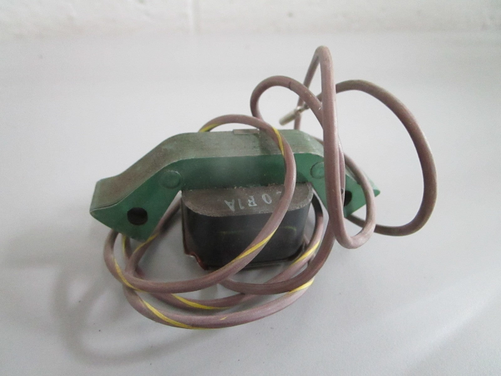 NEW OEM 5000611 OMC Johnson Evinrude Charge Coil & Lam Assy 0820