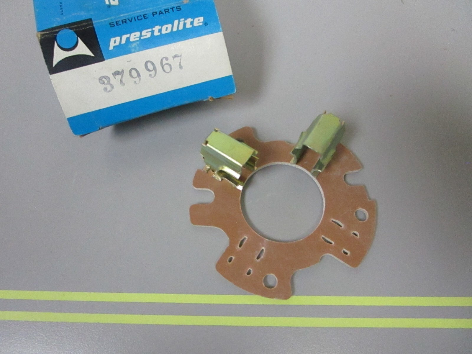 *NEW OEM* 0810 OMC Johnson Evinrude Plate & Holder 379967 0379967