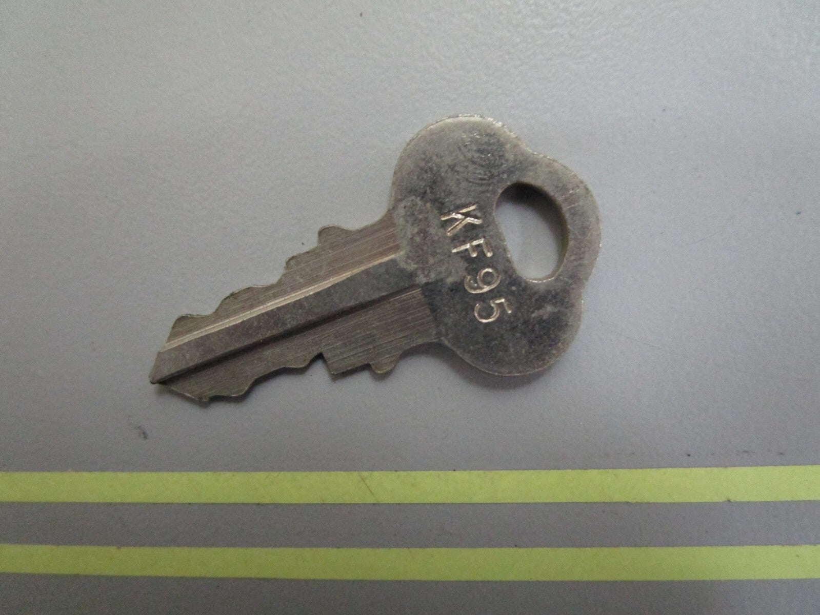 *NEW OEM* 0810 OMC Johnson Evinrude Ignition Key KF95 501610 0501610