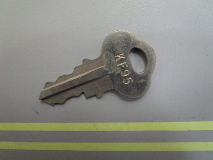 *NEW OEM* 0810 OMC Johnson Evinrude Ignition Key KF95 501610 0501610