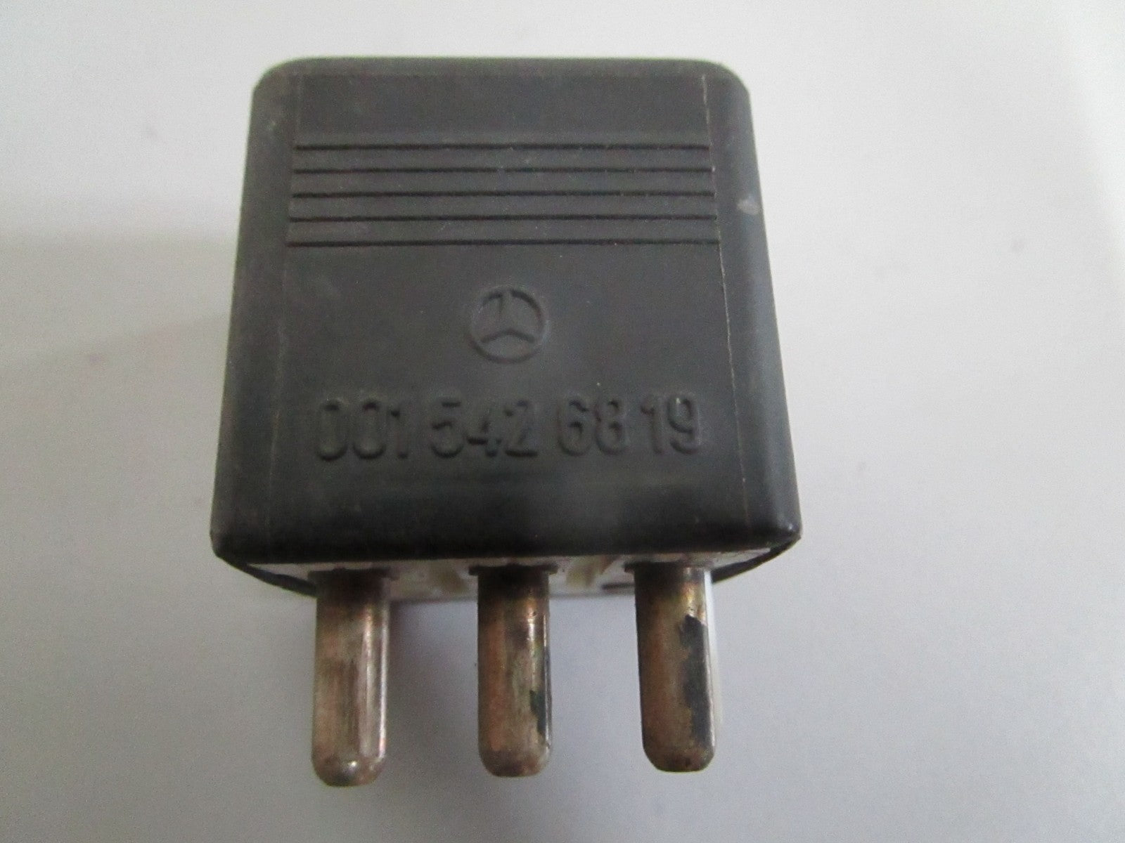 NEW OEM 0015426819 Mercedes-Benz Relay 0820