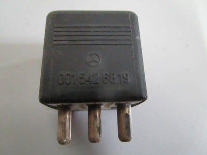 NEW OEM 0015426819 Mercedes-Benz Relay 0820
