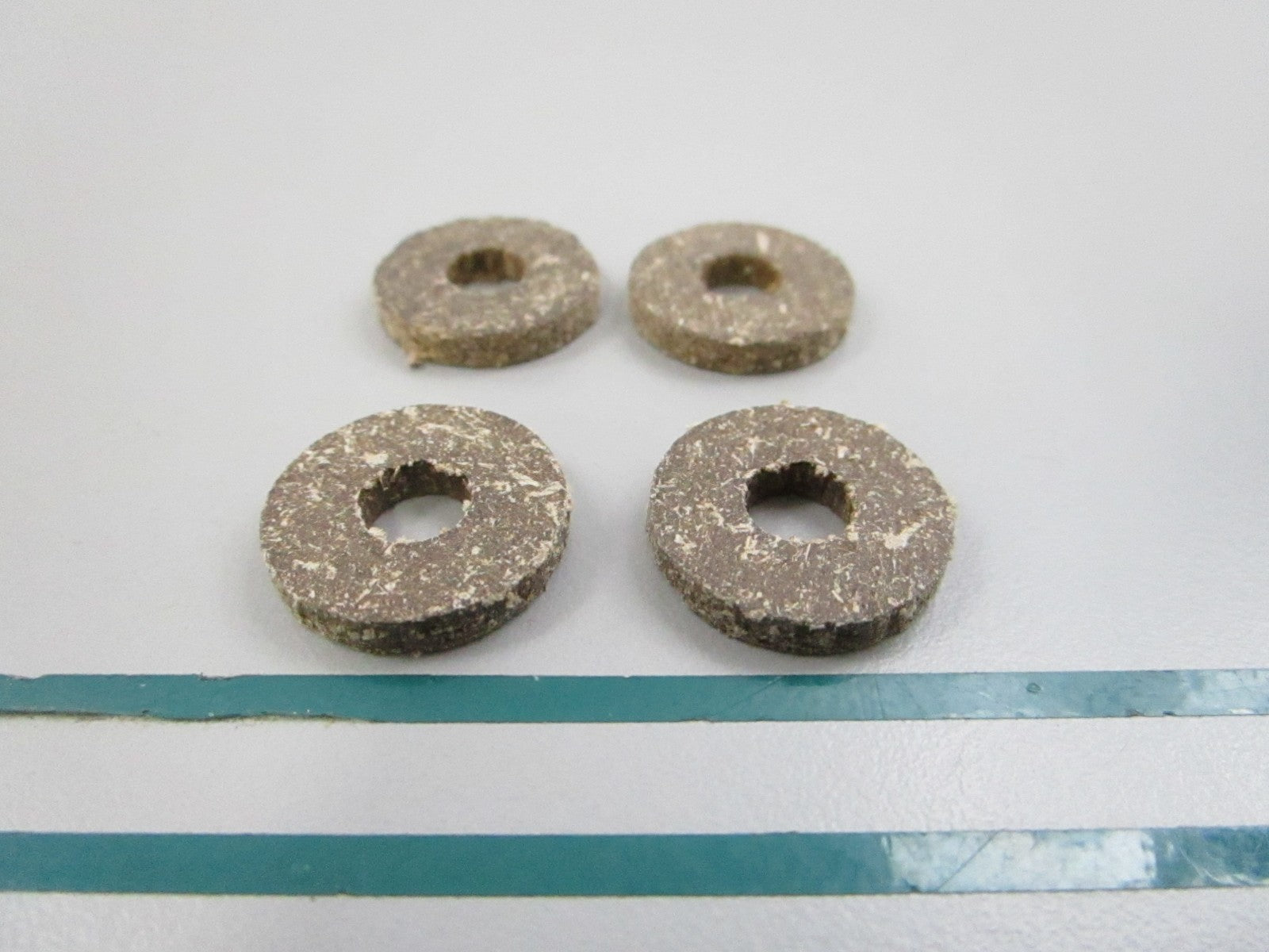 NEW OEM (LOT OF 4) 309723 0309723 OMC Johnson Evinrude Friction Pad 0810