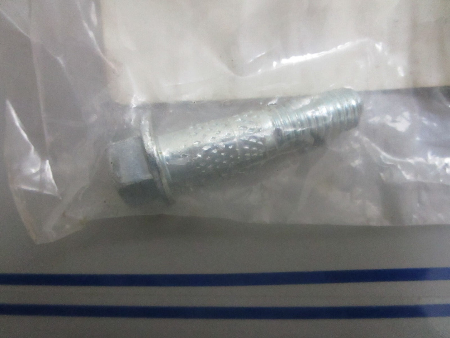 *NEW OEM* 0810 Volvo Penta Screw 3854871