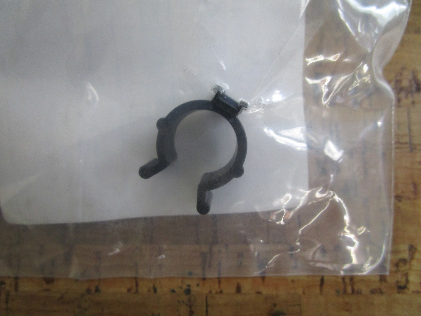 *NEW OEM* 0810 OMC Johnson Evinrude Clip 3011450