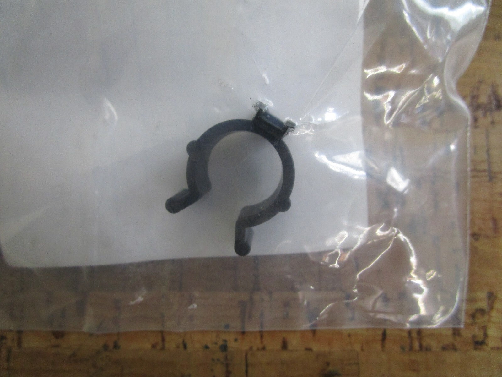 *NEW OEM* 0810 OMC Johnson Evinrude Clip 3011450