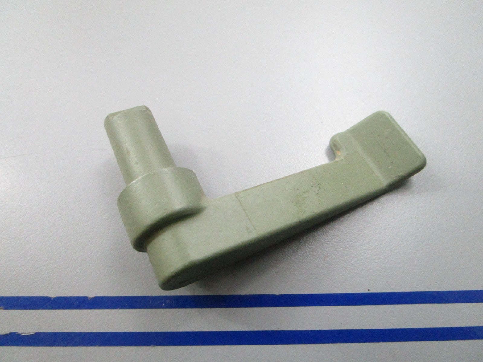 NEW OEM 312184 0312184 OMC Johnson Evinrude Latch Handle 0810