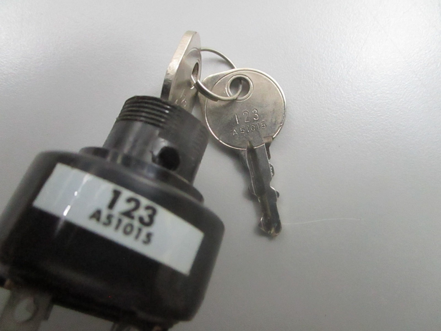 *NEW OEM* 0810 Mercury Quicksilver Ignition Switch & Key Set 57485