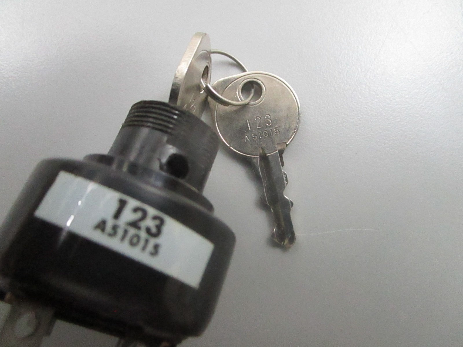 *NEW OEM* 0810 Mercury Quicksilver Ignition Switch & Key Set 57485