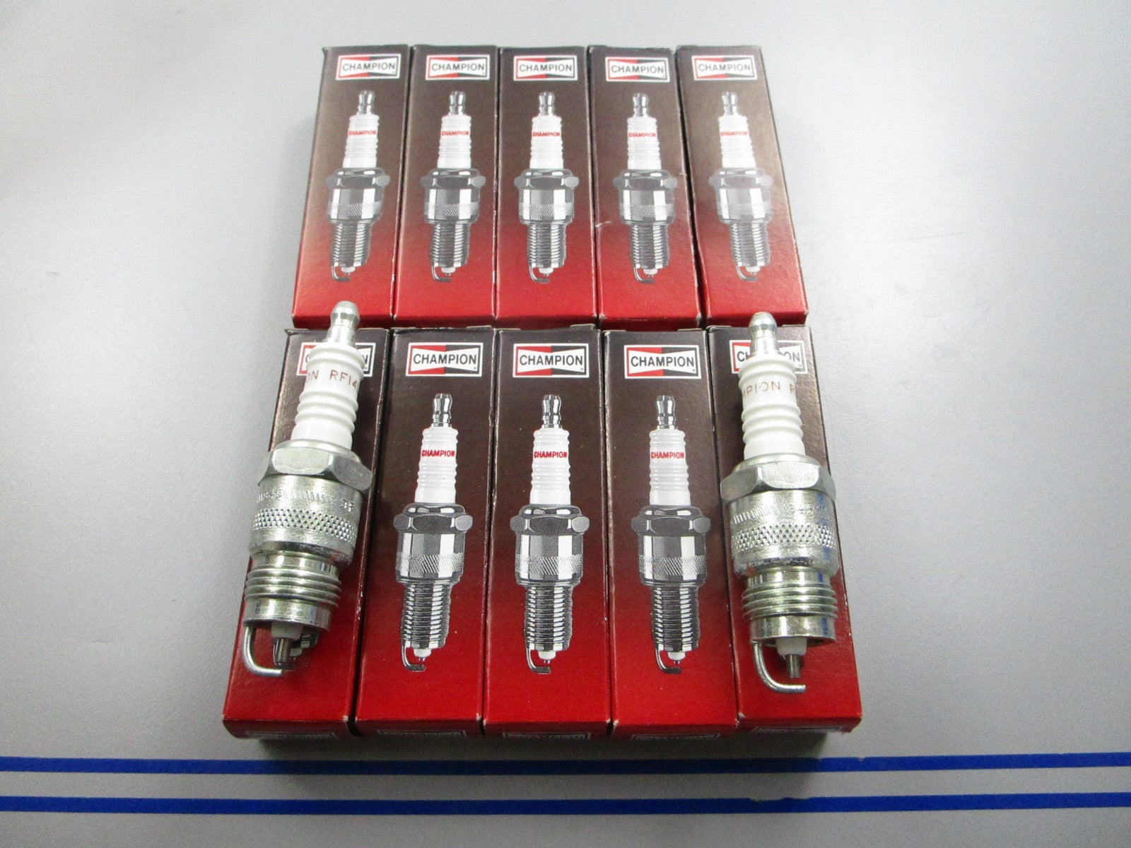 *NEW* (LOT OF 10) 0810 Champion Spark Plug RF14LC