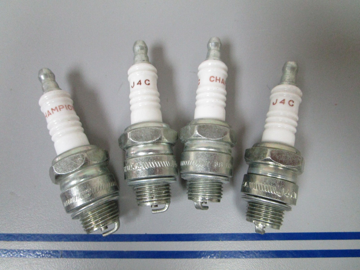 *NEW OEM* (LOT OF 4) 0720 Champion Spark Plug J4C