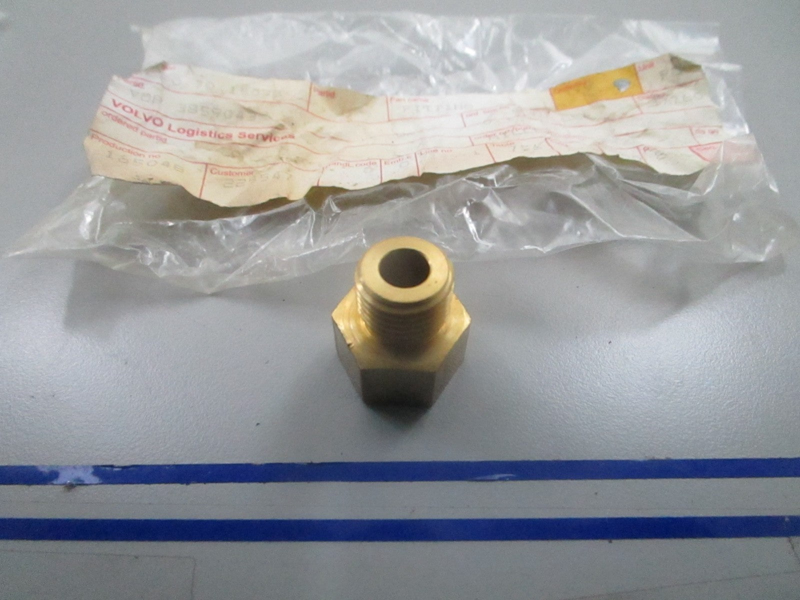 *NEW OEM* 0810 Volvo Penta Fitting 3859043