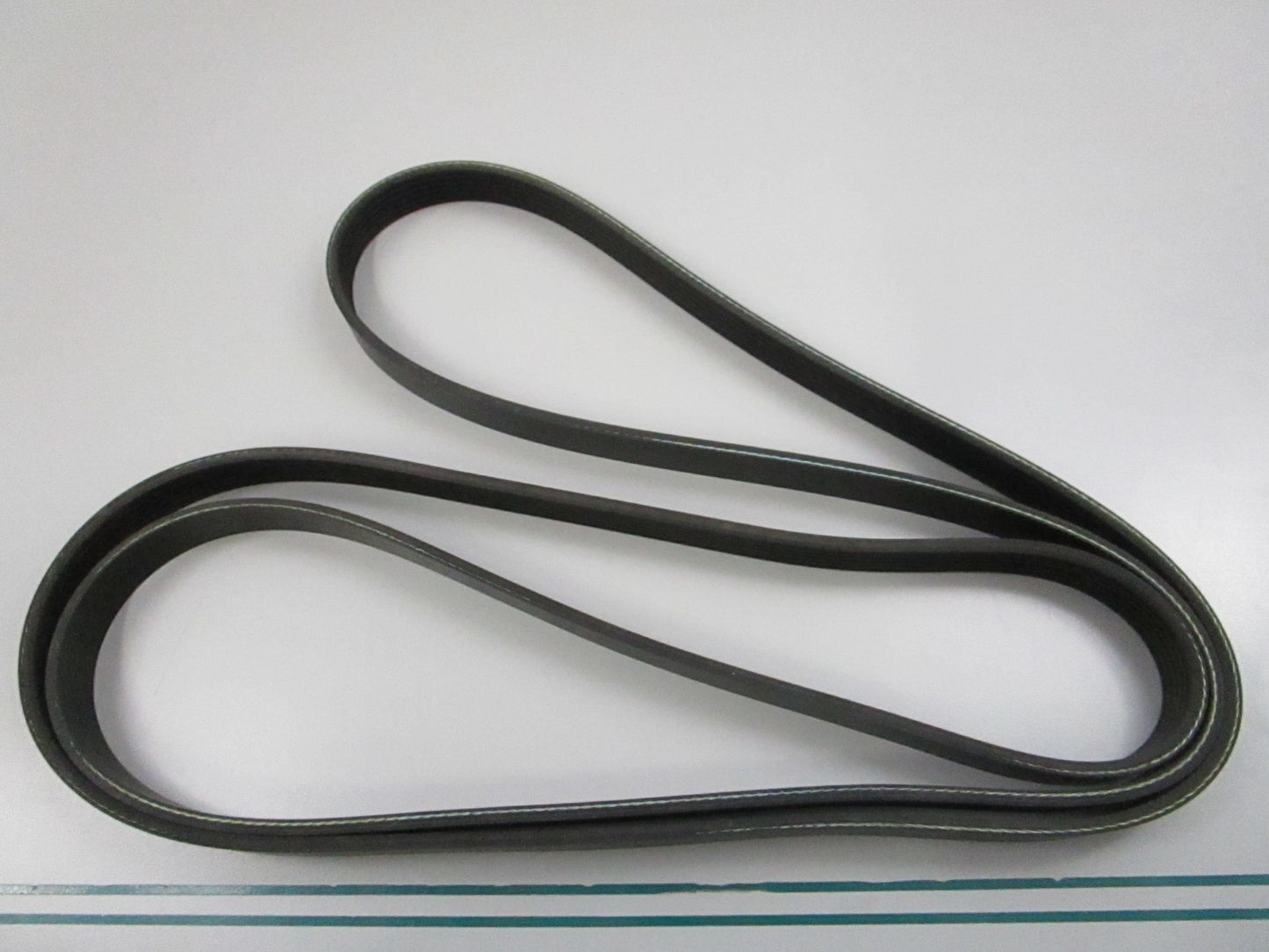 Gates NEW Micro-V Serpentine Belt K061015 6-Rib 102" 0810