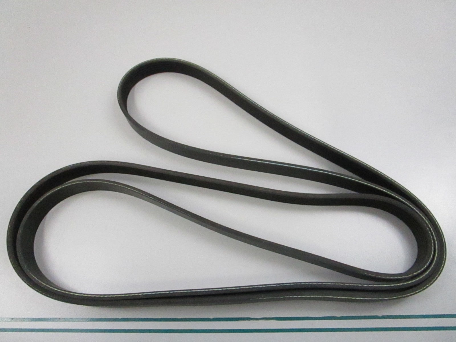 Gates NEW Micro-V Serpentine Belt K061015 6-Rib 102" 0810
