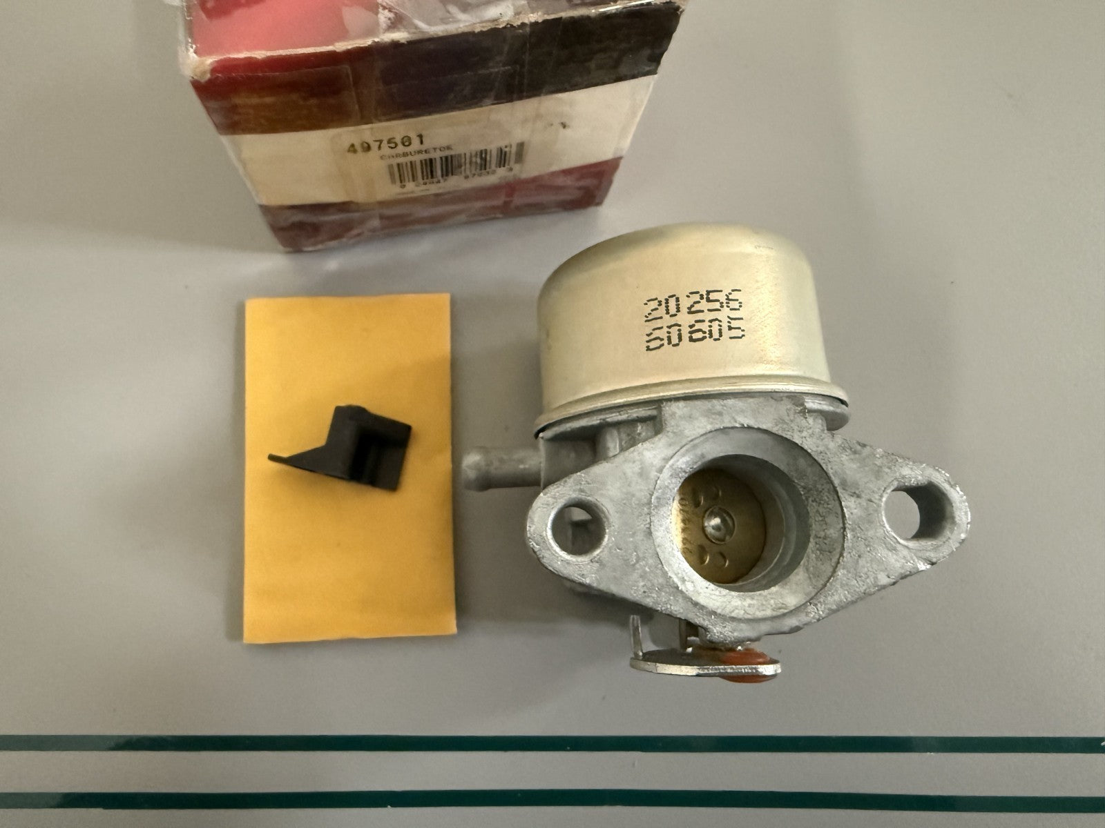 NEW OEM 497501 Briggs & Stratton Carburetor 0820